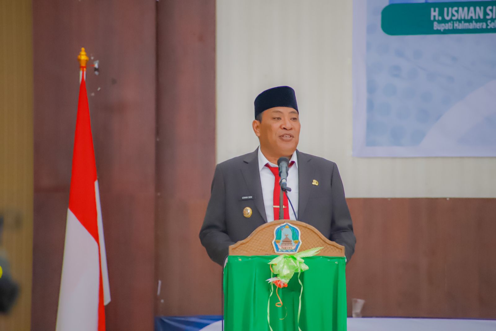 Bupati Usman Sidik 