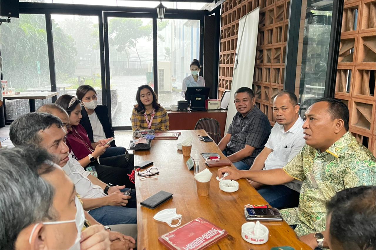 Bupati Usman Sidik Bersama Sejumlah Reporter MNC group 