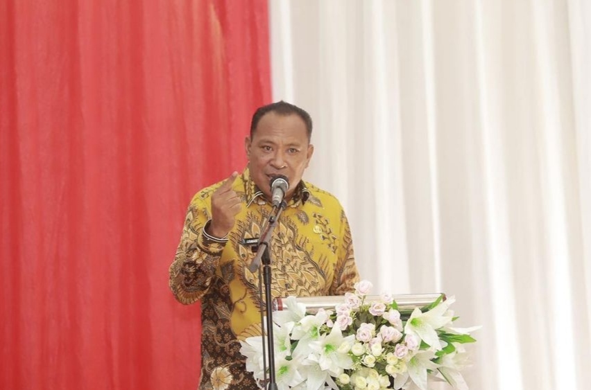 Bupati Usman Sidik 
