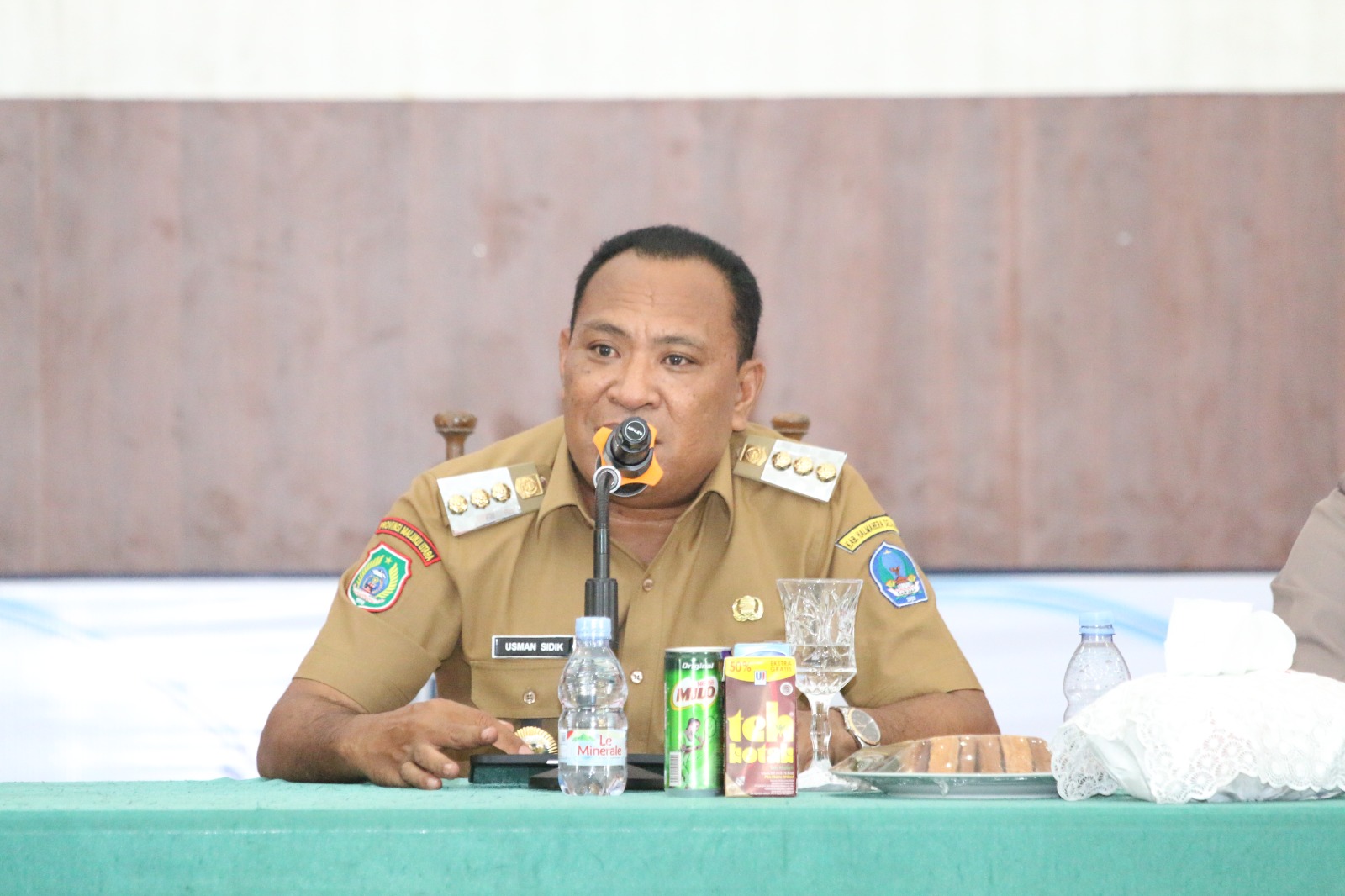 Bupati Halsel Usman Sidik 