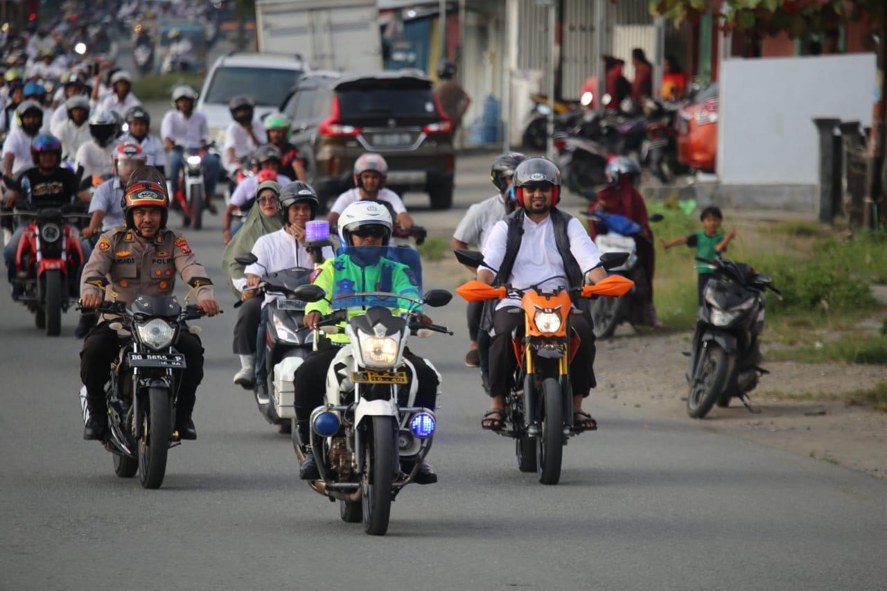 Wakil Bupati Halsel saat memimpin Pawai Motor 