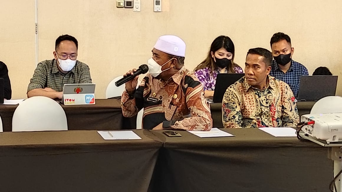 Kadis Koperindag Halsel Bersama Seksi Perdagangan 