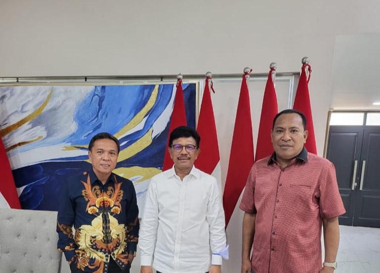 Menteri Komunikasi dan Informatika bersama Bupati Halsel dan Pj Bupati Halteng 