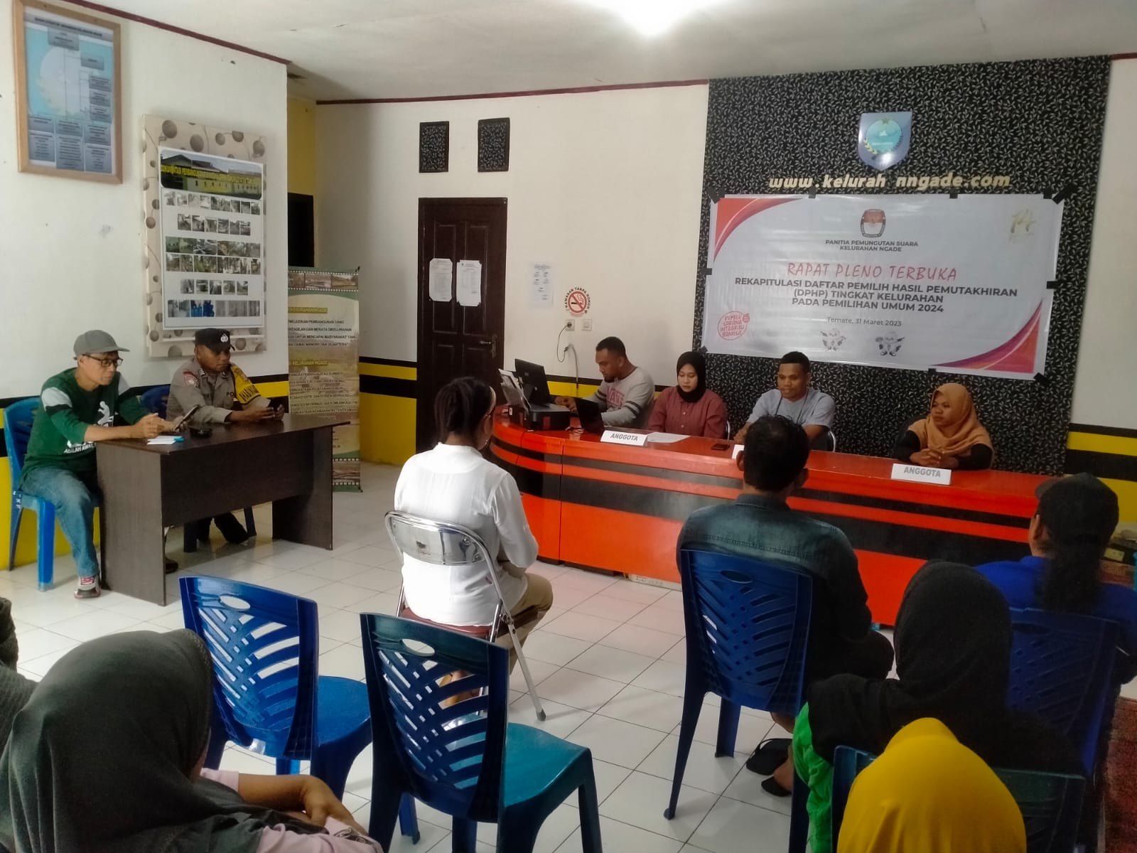 Pleno terbuka rekapitulasi DPHP Kelurahan Ngade./Ilo
