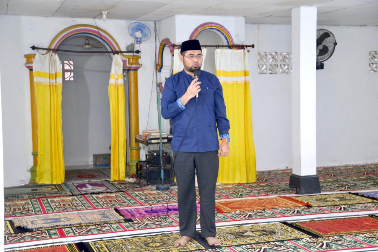Wabup Halsel, Hasan Ali Bassam Kasuba, saat menyampaikan Tausiyah 