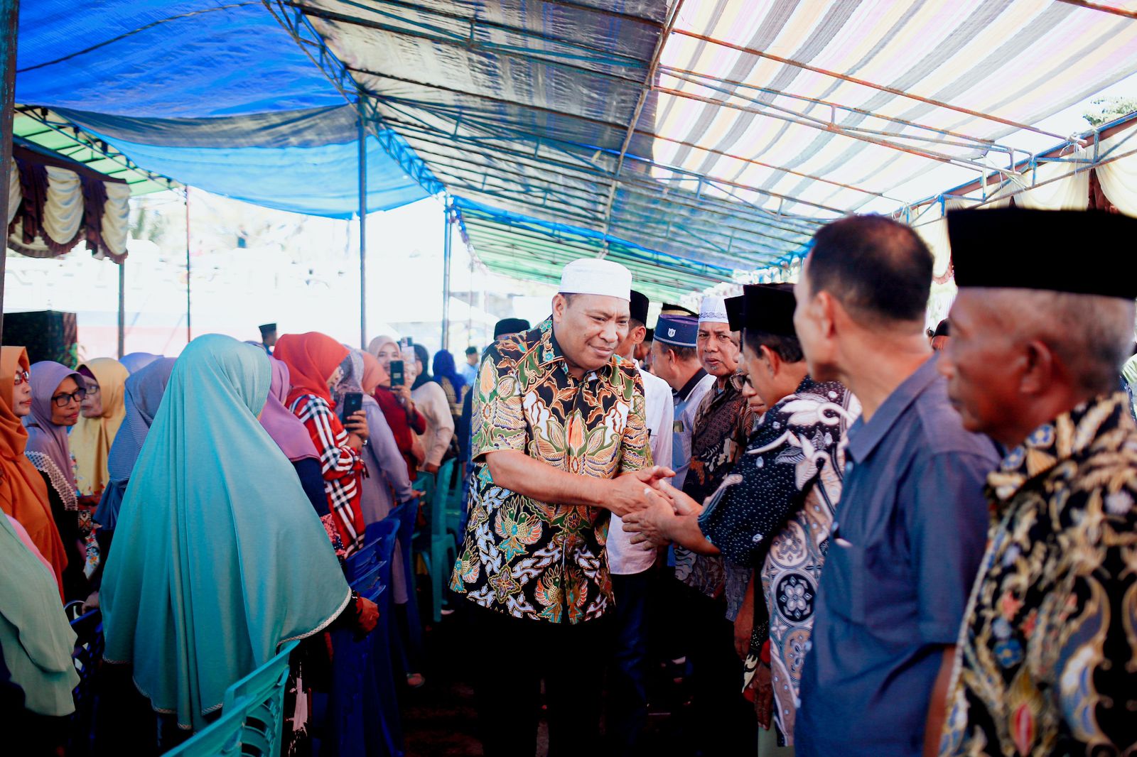 Bupati Usman Sidik Bersama Masyarakat Desa Dalam 