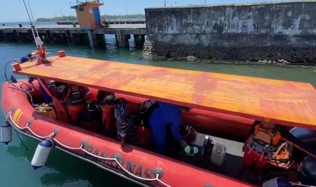Speed Boat Basarnas Lakukan Pencarian Korban 