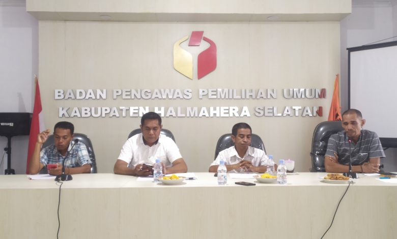 Ketua dan Komisioner Bawaslu Halsel 