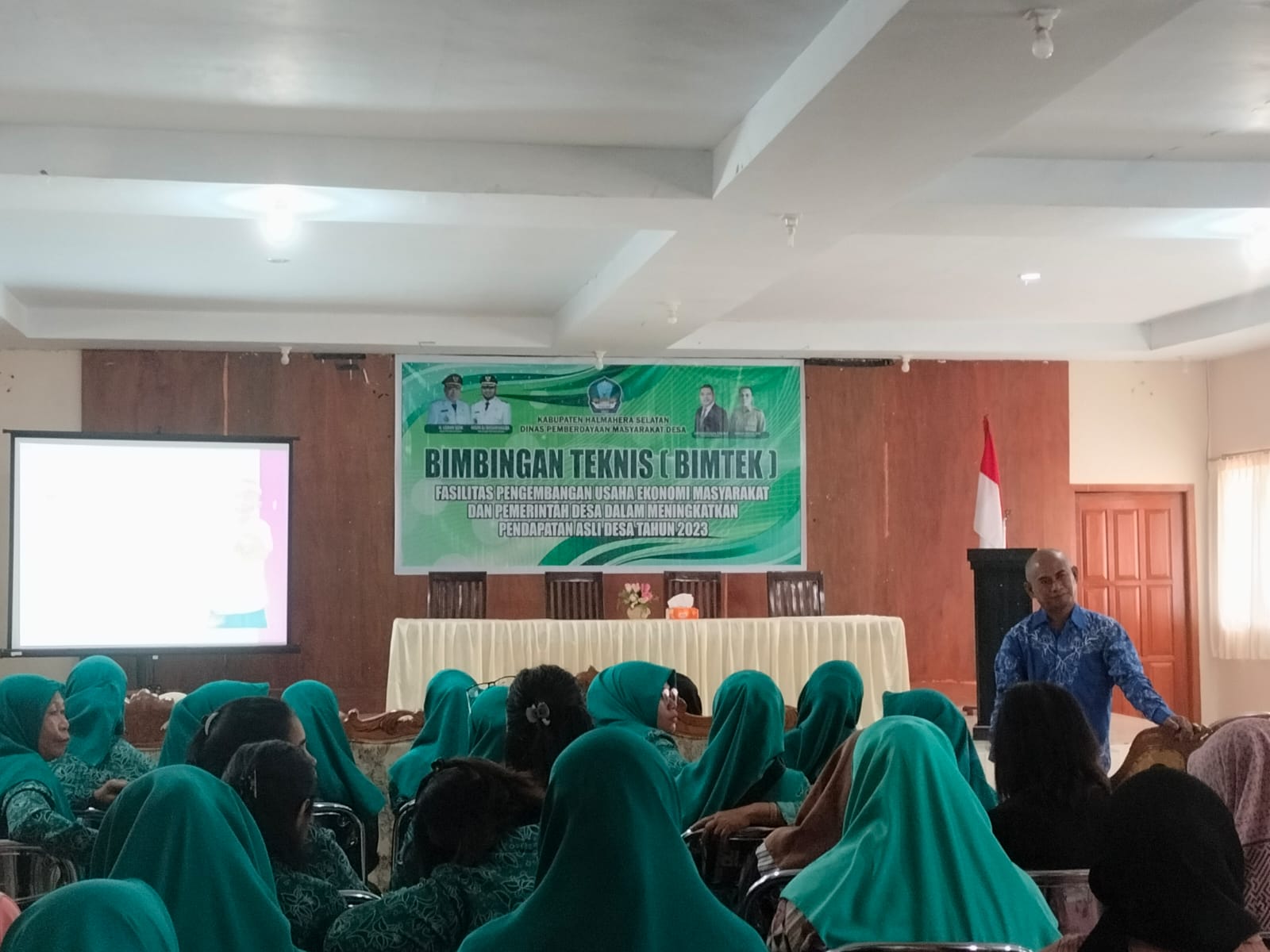 Bimtek DPMD Halsel di Gedung Aula Hotel Buana Lipu./ Doc adhy 