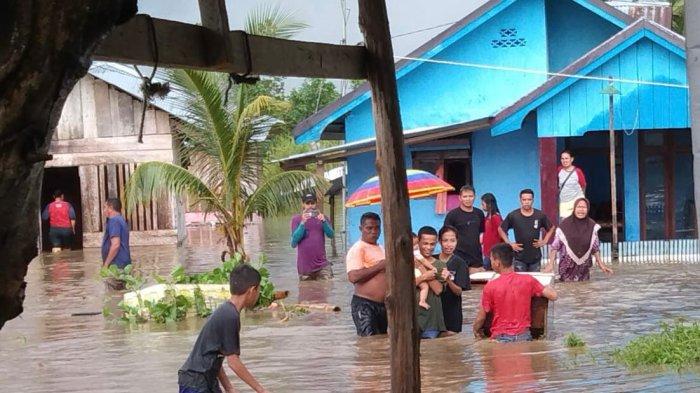 Gambar banjir di Desa Panamboang, Kec. Bacan Selalan.