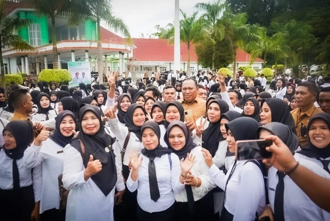 Foto Peserta PPPK Halsel dan Bupati Usman Sidik