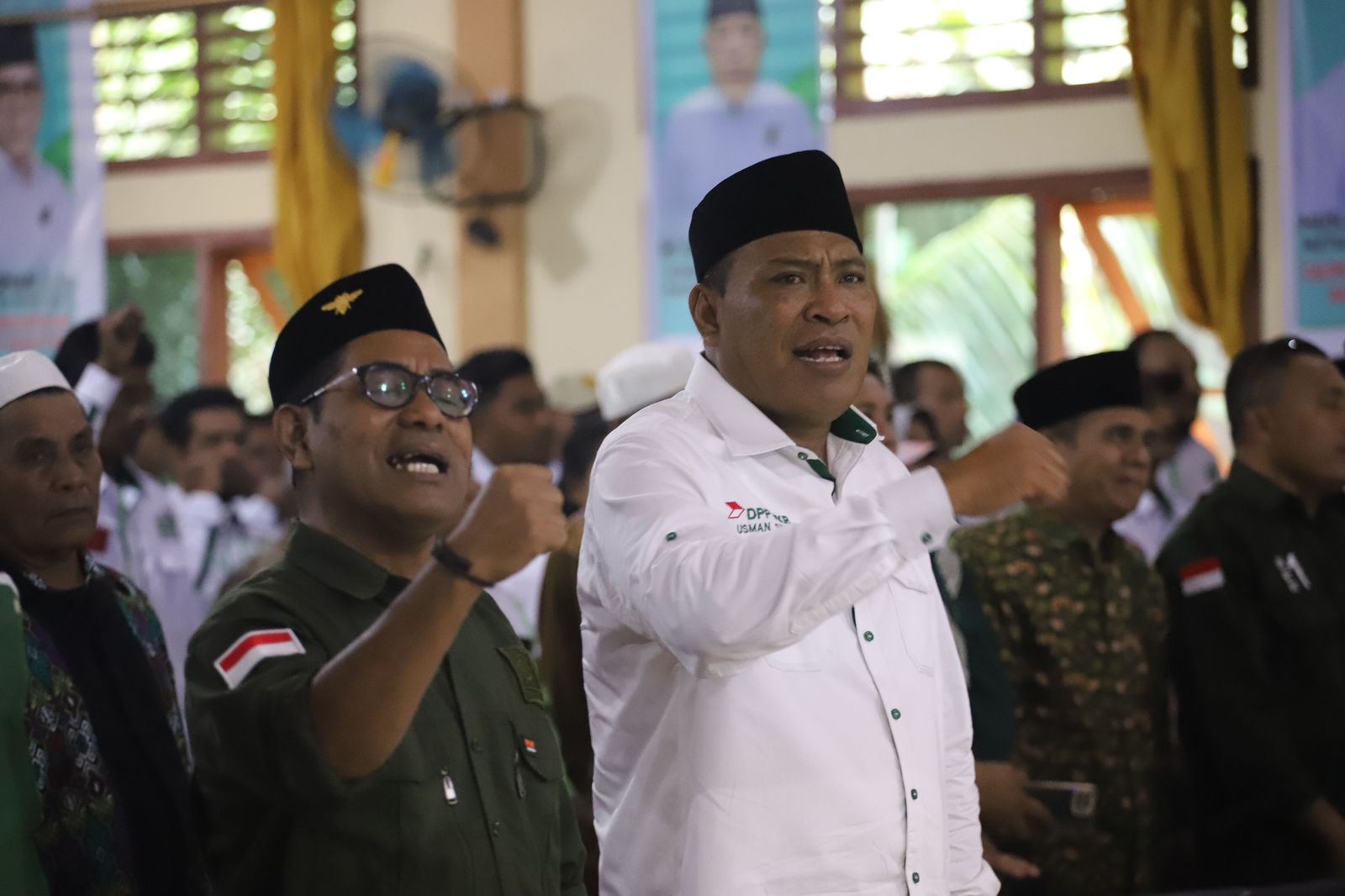 Jasri Usman, Ketua DPW PKB Maluku Utara (kiri kameja hijau tosca) dan Usman Sidik, Wabendum DPP PKB (kanan kameja putih)./jmg