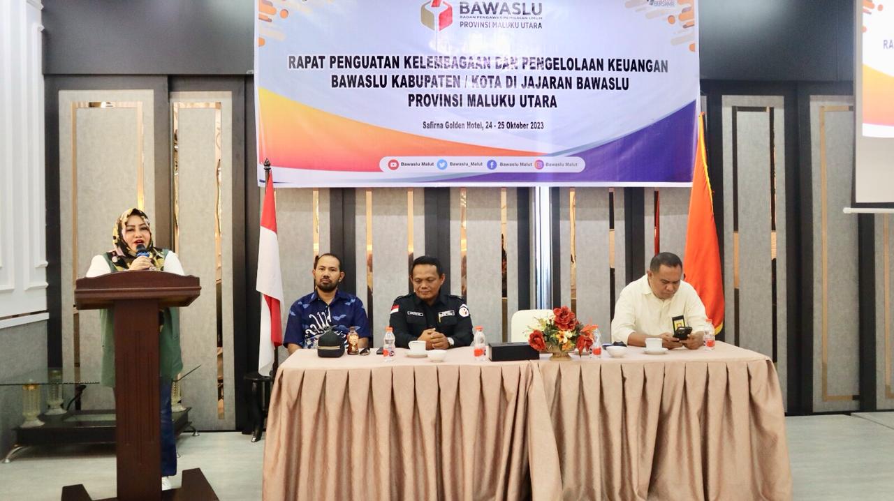 Ketua Bawaslu Maluku Utara, Masita Nawawi Gani saat memberikan sambutan./jmg