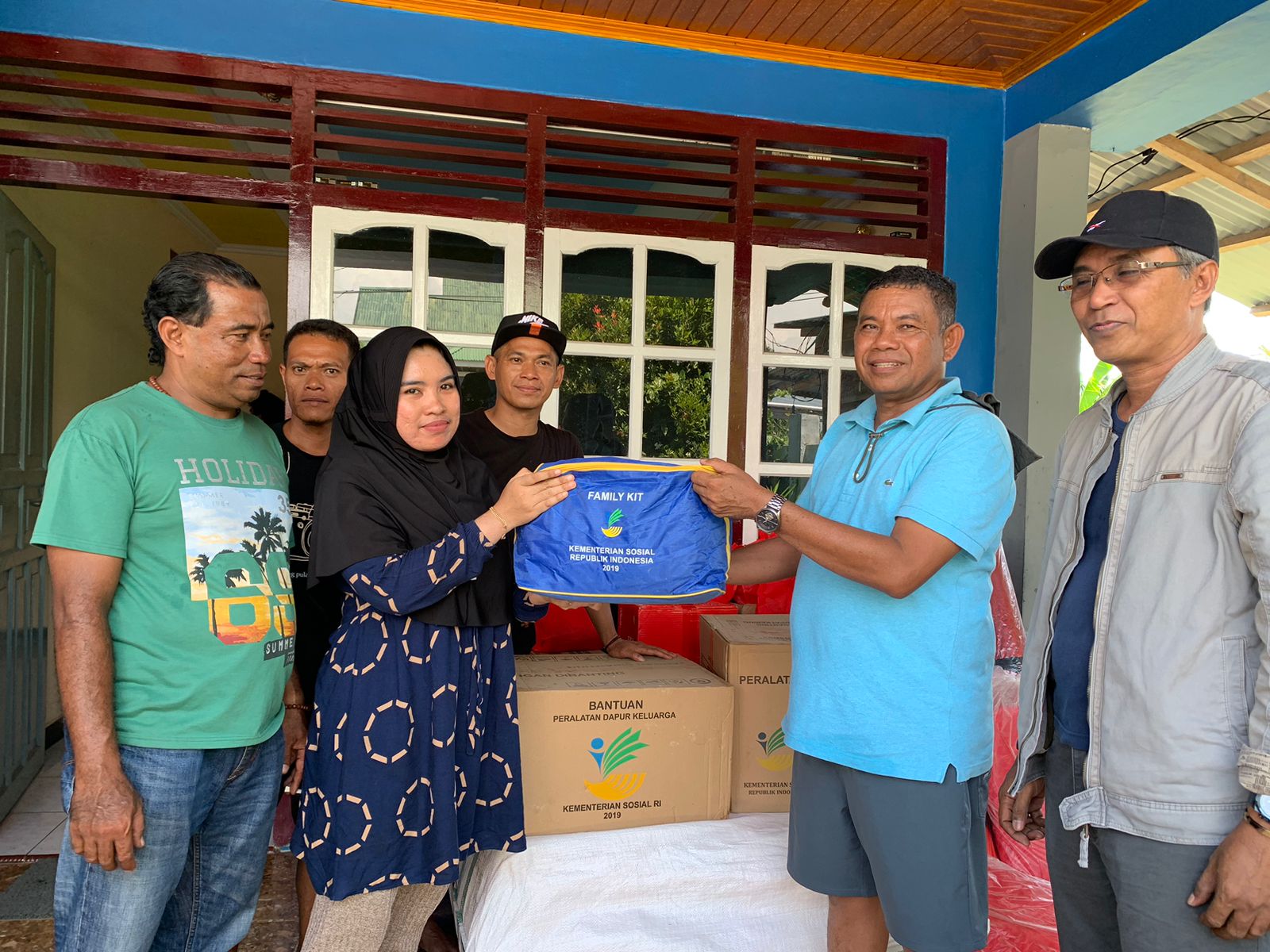 Safiun Rajulan, Sekda Halsel didampingi Kepala Dinas Sosial Muksin Bendar. (Istimewa)