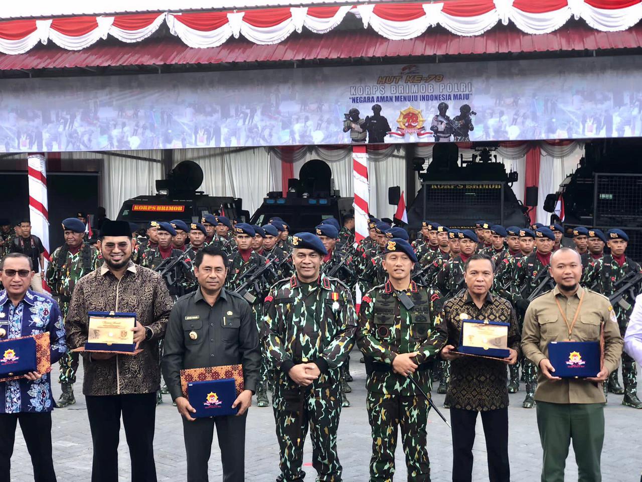 Foto Bersama Bupati Halsel dengan Kapolda Malat beserta Kepala daerah di Maluku Utara. (Istimewa)
