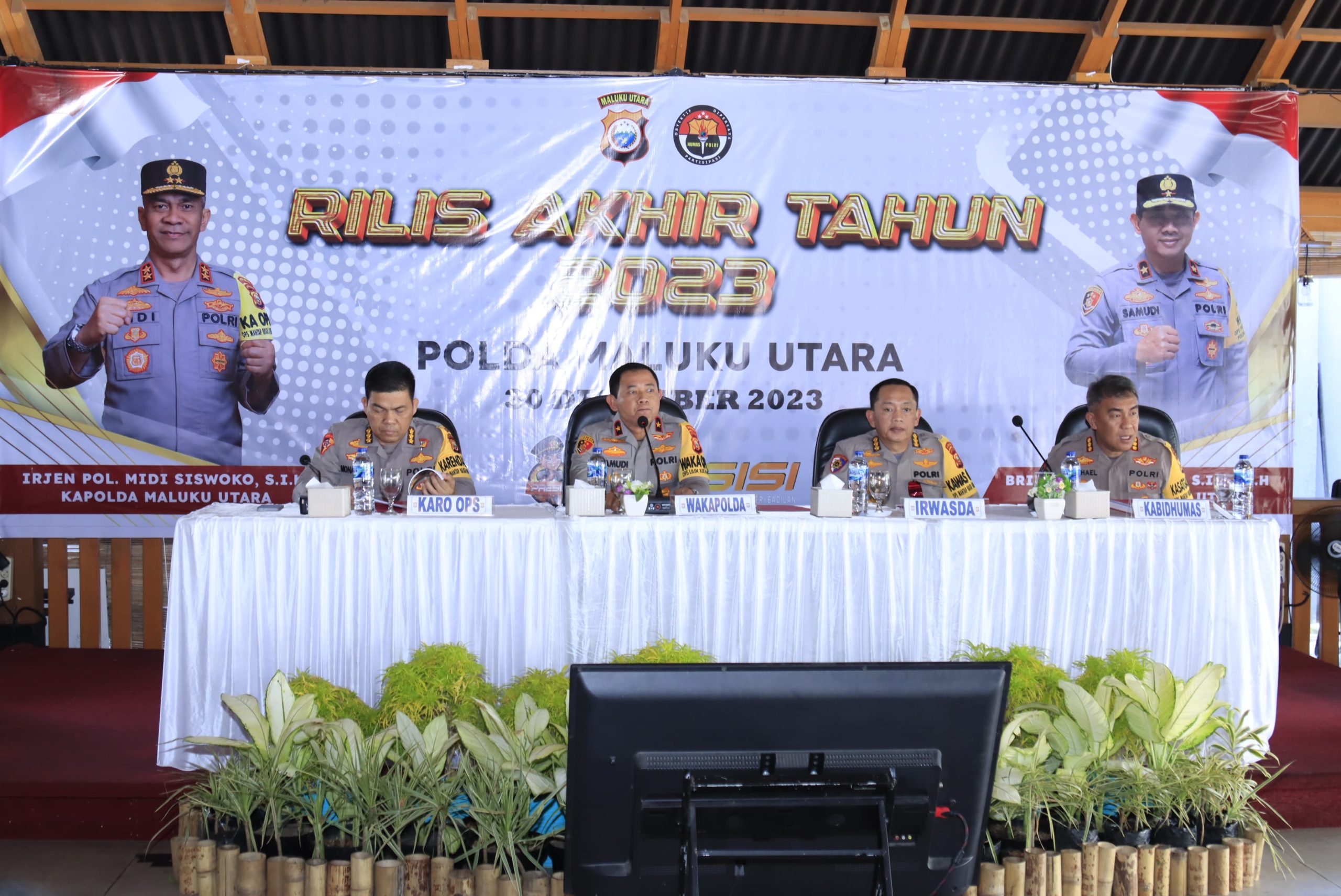 Wakapolda Malut, Brigjen Pol Samudi memimpin Press Release akhir tahun 2023 didampingi Irwasda, Kabidhumas dan Karo OPS./jmg