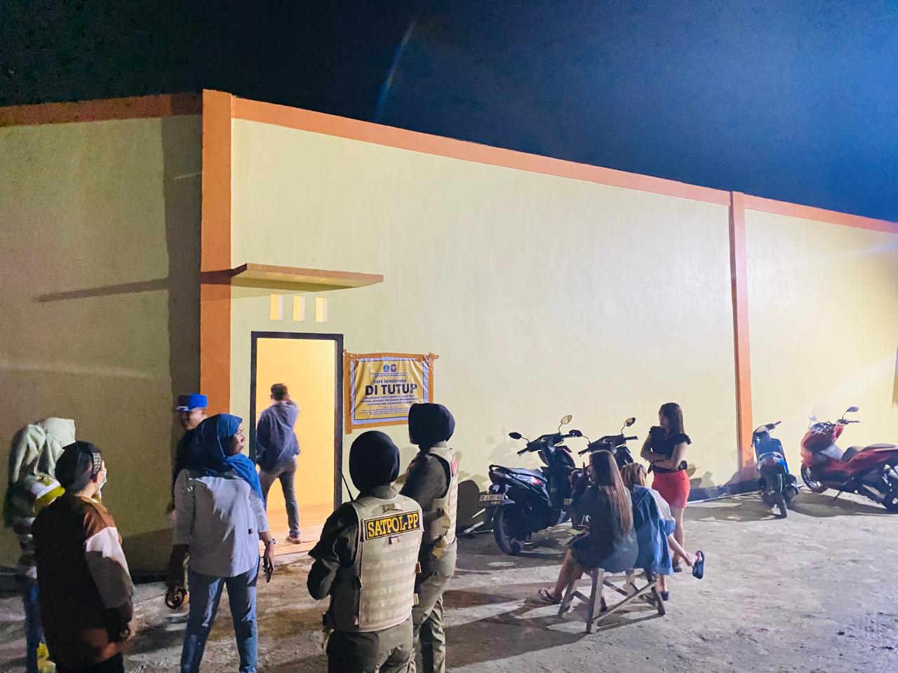 Cafe Milik Tiong San yang Ditutup Pemda Halsel (istimewa)