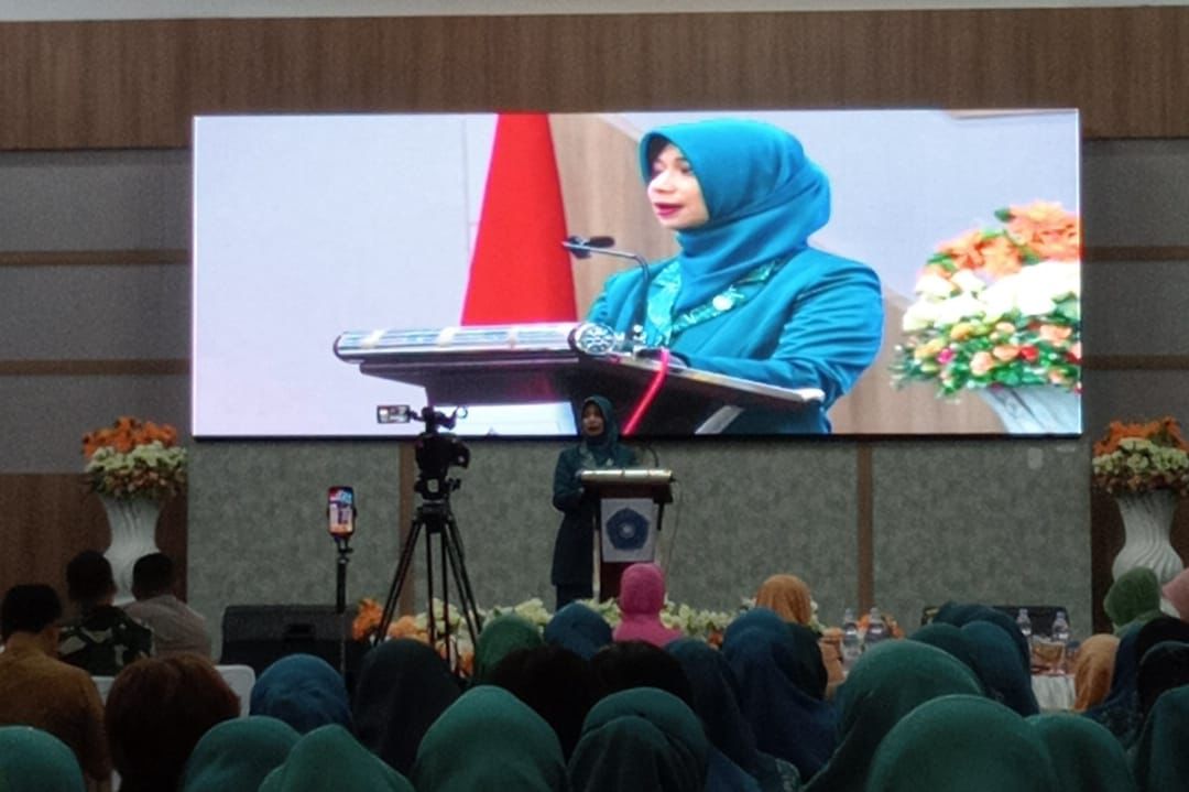 Ketua TP PKK Kabupaten Halmahera Selatan Rifa'at Al Sa'ada saat memberikan sambutan 