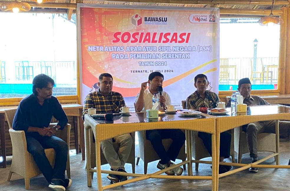 Ketua Bawaslu Ternate saat memberikan materi sosialisasi tentang pentingnya netralitas ASN./jmg
