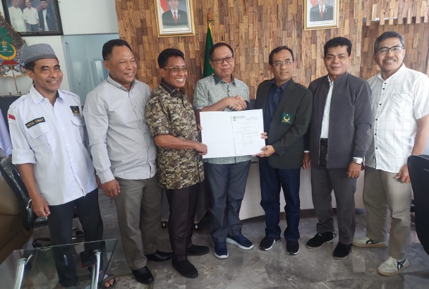 Syahril Abd Radjak dan Makmur Gamgulu saat berada di kantor DPP PBB./jmg