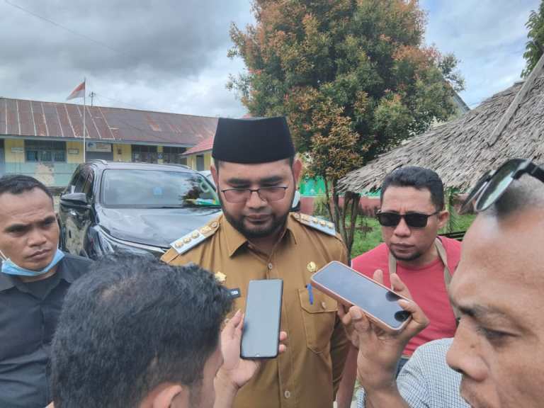 Bupati Bassam di Wawancarai Wartawan