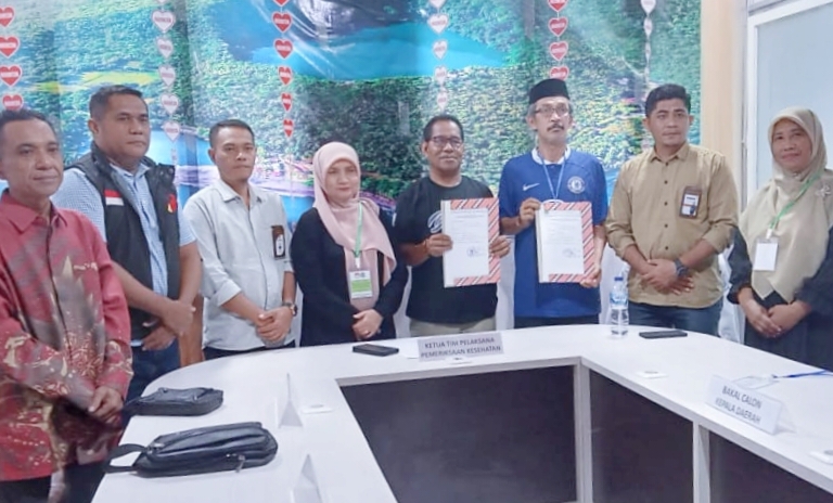 Pasangan Jasri - Muhlis usai menjalani tes MCU di RSUD CB Ternate./jmg