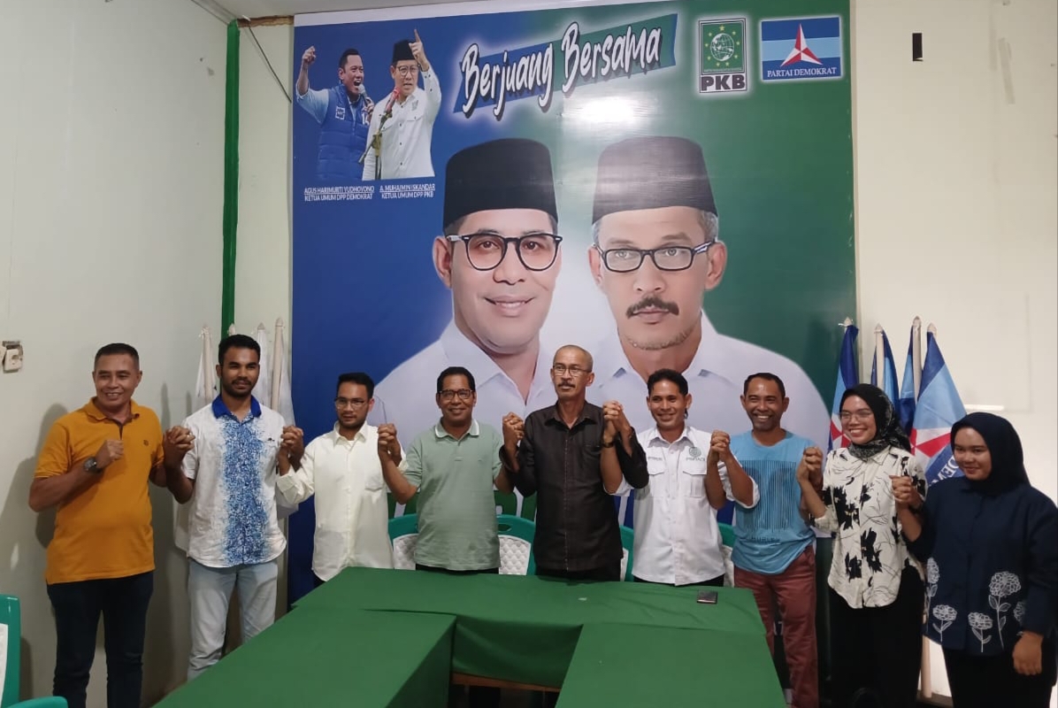 Paslon Jasri - Muhlis di apit tim hukumnya./jmg