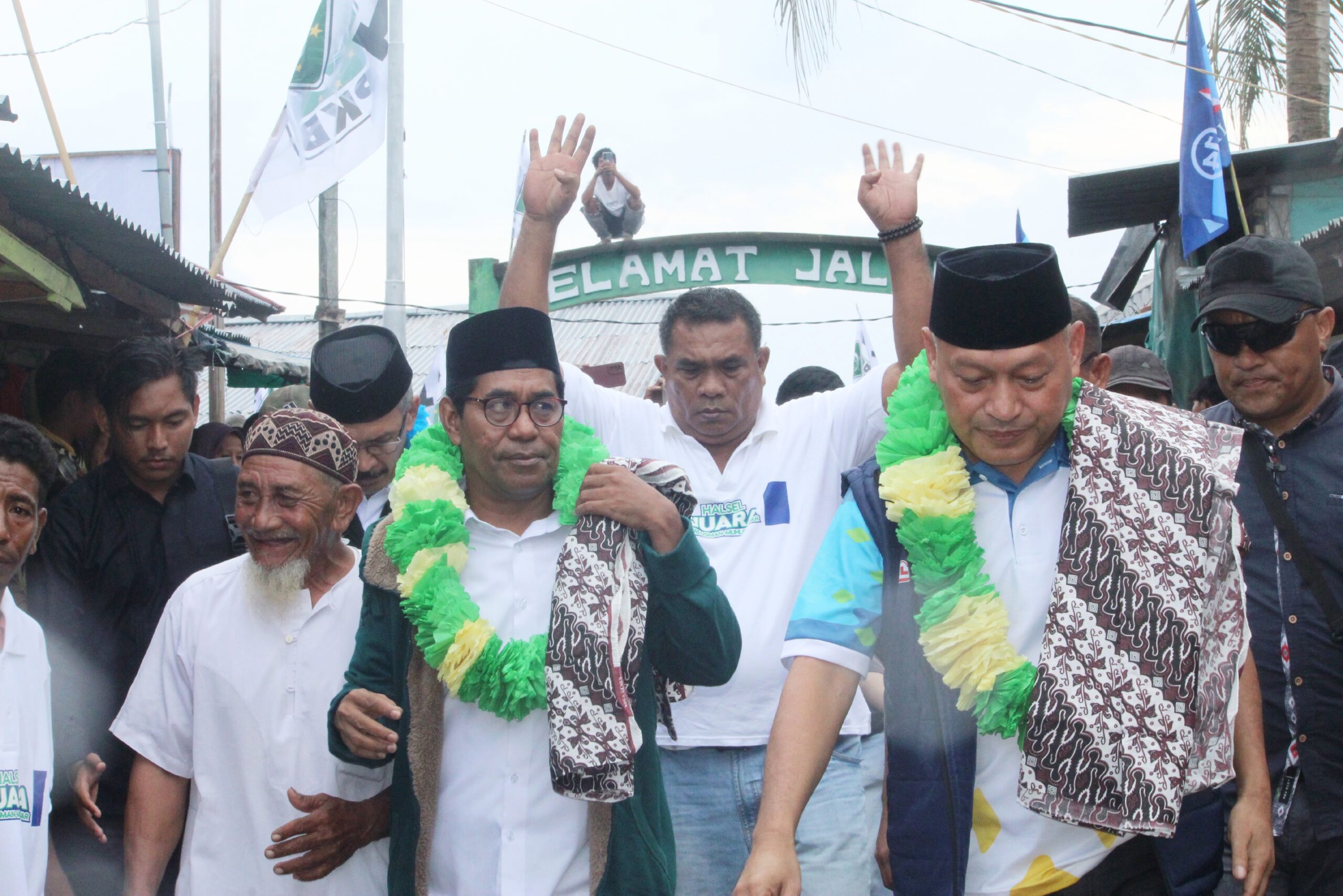 Dua putera Galela, Jasri Usman dan Sarbin Sehe tiba di Desa Kusubibi./jmg