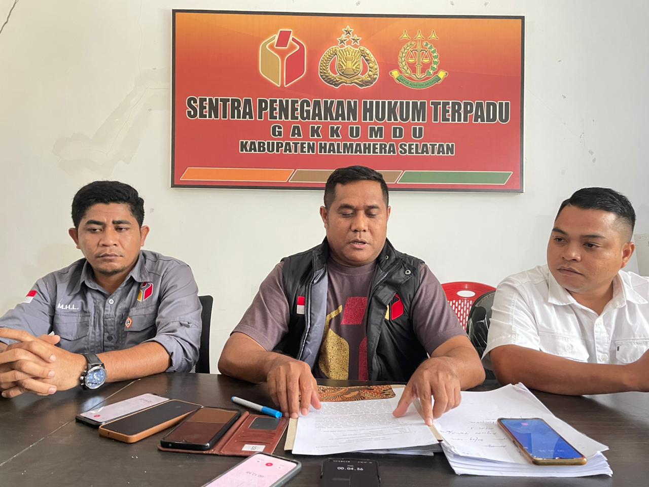 Konfrensi Pers Bawaslu Halsel (Doc:JS)