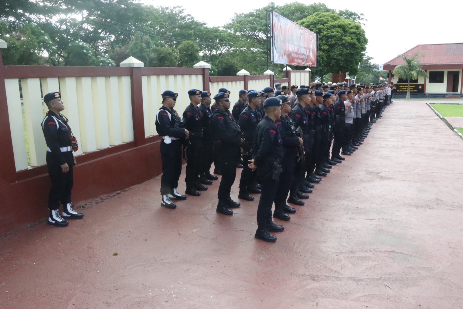 Gabungan Personil Polres Halsel (JS)