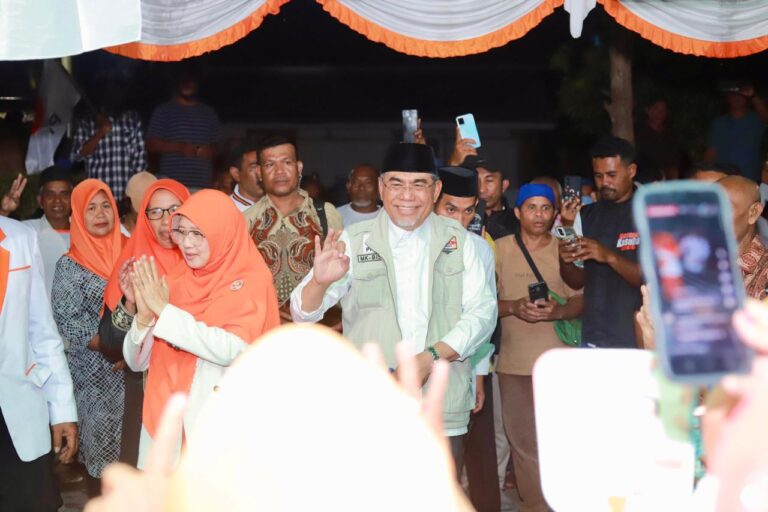 Dr. Muhammad Kasuba Bersama Istri dan Pendukung Serta Relawan MK-BISA