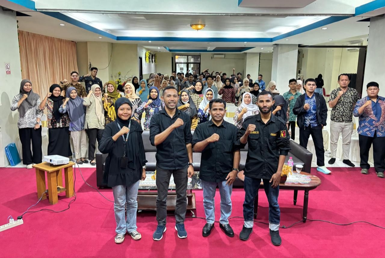 Komisioner KPU Ternate, Sulfi Majid saat mengisi kegiatan Rakernis bagi PKD dan PTPS./jmg