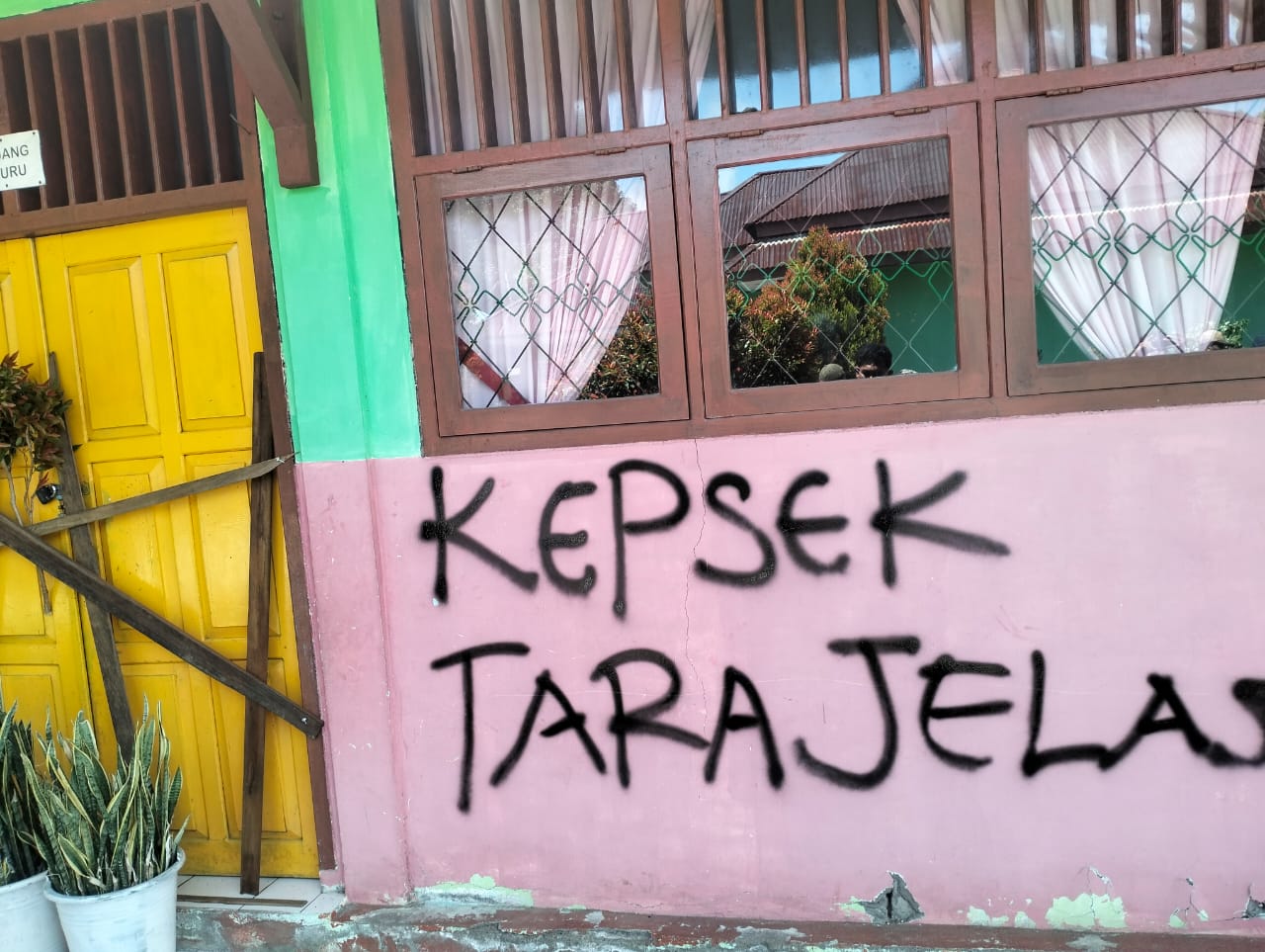 Pemalangan Sekolah SDN Gita, Kota Tidore Kepulauan (Doc: Tim)