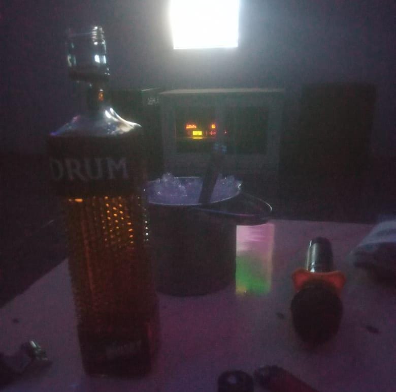Foto minuman keras Drum atau sejenis Captain Morgan di dalam room Cafe Fortune (foto//sadam)