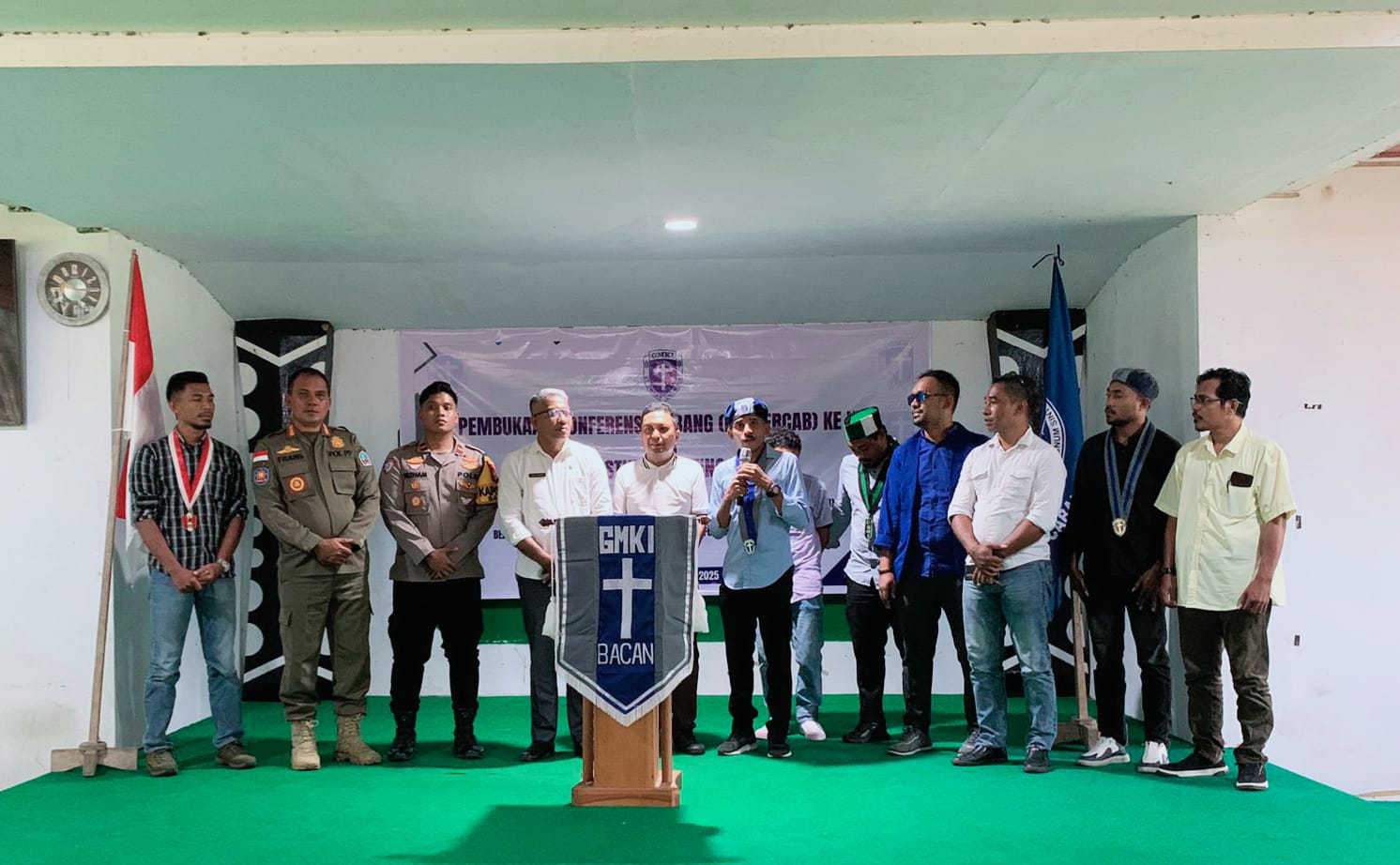 Foto bersama Korwil Wilayah XV dan OKP Cipayung, Pemda dalam Acara Pembukaan Konfrercab GMKI cabang Bacan.|| Foto Jarumsatu.Com