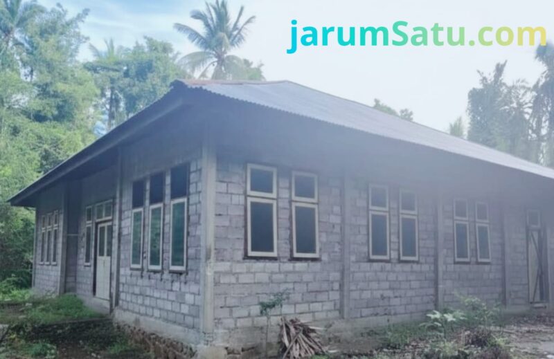 Ket: Gedung Kantor Kecamatan Lolodah Tengah.|foto jarumSatu.com
