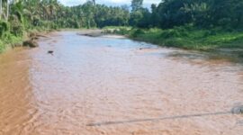Ket: Sungai Yang Tercemar.| foto jarumSatu.com