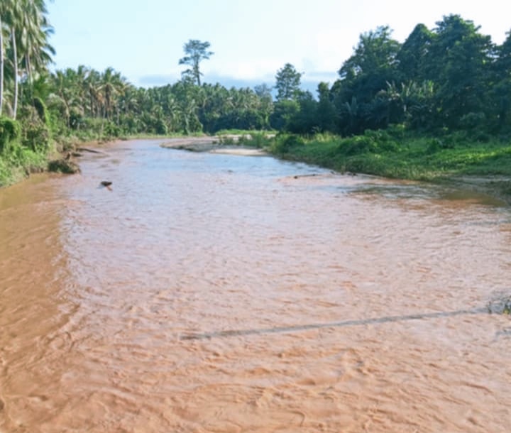 Ket: Sungai Yang Tercemar.| foto jarumSatu.com