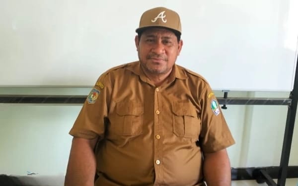 Ket: Kepala Desa kawasi Arifin Saroa.