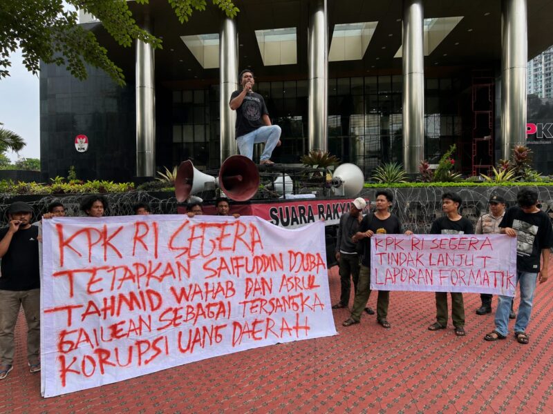 Ket: Forum Mahasiswa Anti Korupsi (FORMATIK) Jakarta kembali menggelar aksi demonstrasi jilid II di depan Gedung Merah Putih KPK RI.