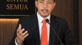 Ket: kuasa hukum Arifin Saroa, Risno N. Laumara.