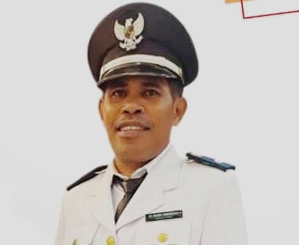 Ket: Kepala Desa Anggai, Kecamatan Obi, Kamarudin Tukang.