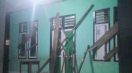 Ket: Kantor Desa Kupal Kec.Bacan Selatan Dipalang Warga 