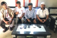 Ket: Kuasa hukum korban, Muh. Ramadan Kelderak, S.H. dan Adv. Sarwin Hi. Hakim, S.H., dalam konferensi pers yang digelar Selasa (16/6/2026).