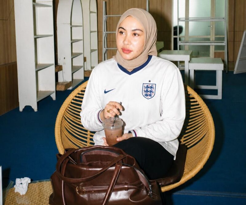 Ket: Rosita Syarif  Vensd Berat Tim inggris 