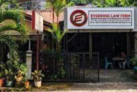 Ket: Tim kuasa hukum korban dari EVIDENSI LAW FIRM, yakni Yan Edoard Rumapar, S.H., Ackselnaldo Gilbert Takaliuang, S.H.,