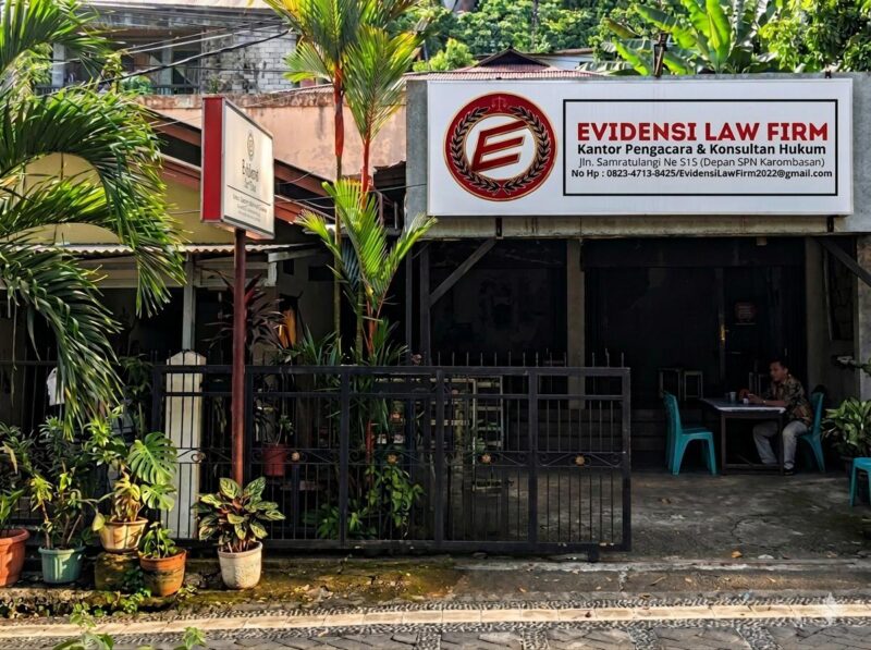 Ket: Tim kuasa hukum korban dari EVIDENSI LAW FIRM, yakni Yan Edoard Rumapar, S.H., Ackselnaldo Gilbert Takaliuang, S.H.,