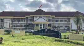 Ket: Gedung DPRD Kabupaten Halmahera Selatan.