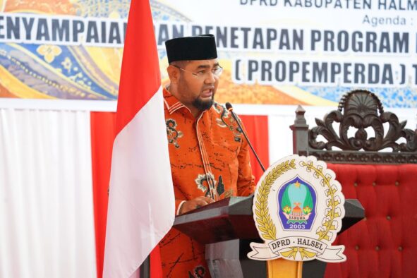 Ket: Bupati Halmahera Selatan (Halsel), Hasan Ali Bassam Kasuba, mendorong lima Rancangan Peraturan Daerah (Ranperda) masuk dalam Program Pembentukan Peraturan Daerah (Propemperda) Kabupaten Halmahera Selatan Tahun 2027.
