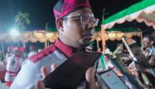 Ket: foto Anggota DPR RI dari Fraksi PKS, Izzuddin Alqassam Kasuba, saat menghadiri HUT ke-21 Ika Togale sekaligus pelantikan pengurus periode 2026–2031 di Halmahera Selatan, Sabtu (26/9/2026). Dalam kesempatan itu, Izzuddin menyatakan siap maju dalam Pilkada apabila mendapat dorongan dari masyarakat.